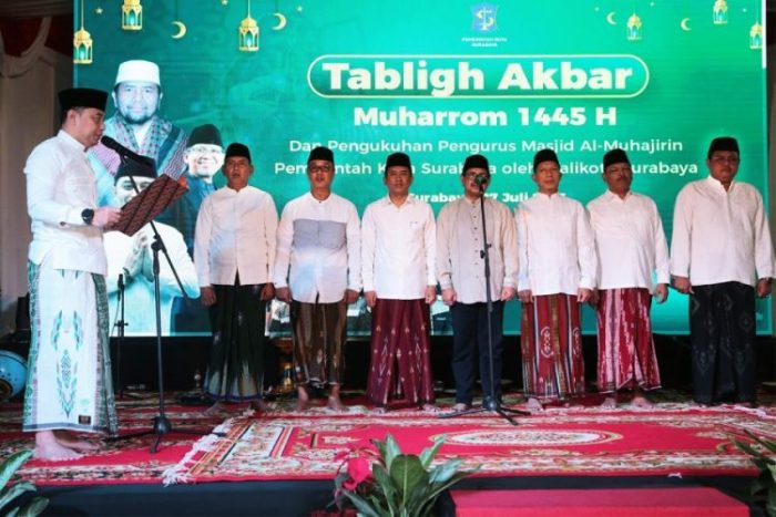 Prosesi pengukuhan pengurus baru Masjid Al-Muhajirin Pemkot Surabaya.
